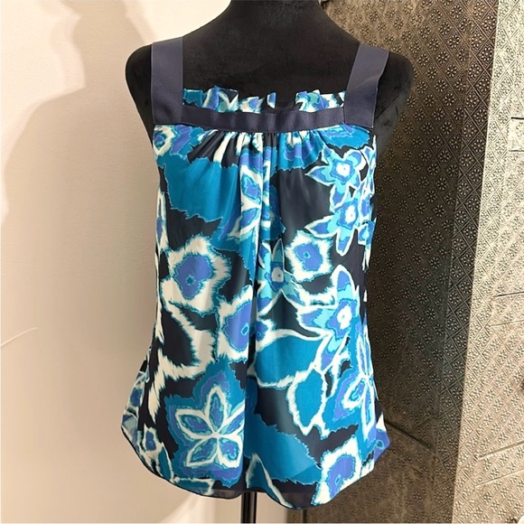 NWOT SPEECHLESS Flowy Blouse - Picture 1 of 4